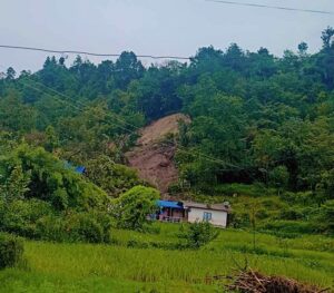 पहिरोमा पुरीएर तीन जनाको मृत्युु,नेपाली सेनाका दुुई जवान सहित चार बेपत्ता