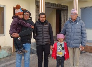 विपन्न बालबालिकालाई सम्राटको सहयोग