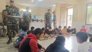 अनाथ बालकहरु लाई नेपाली सेनाको विशेष भोजन